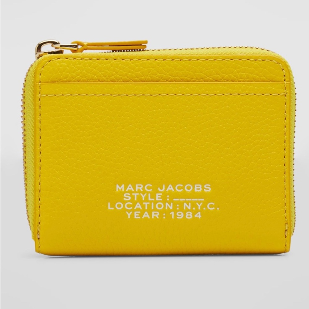Marc Jacobs
The Leather zip-around wallet (sun)